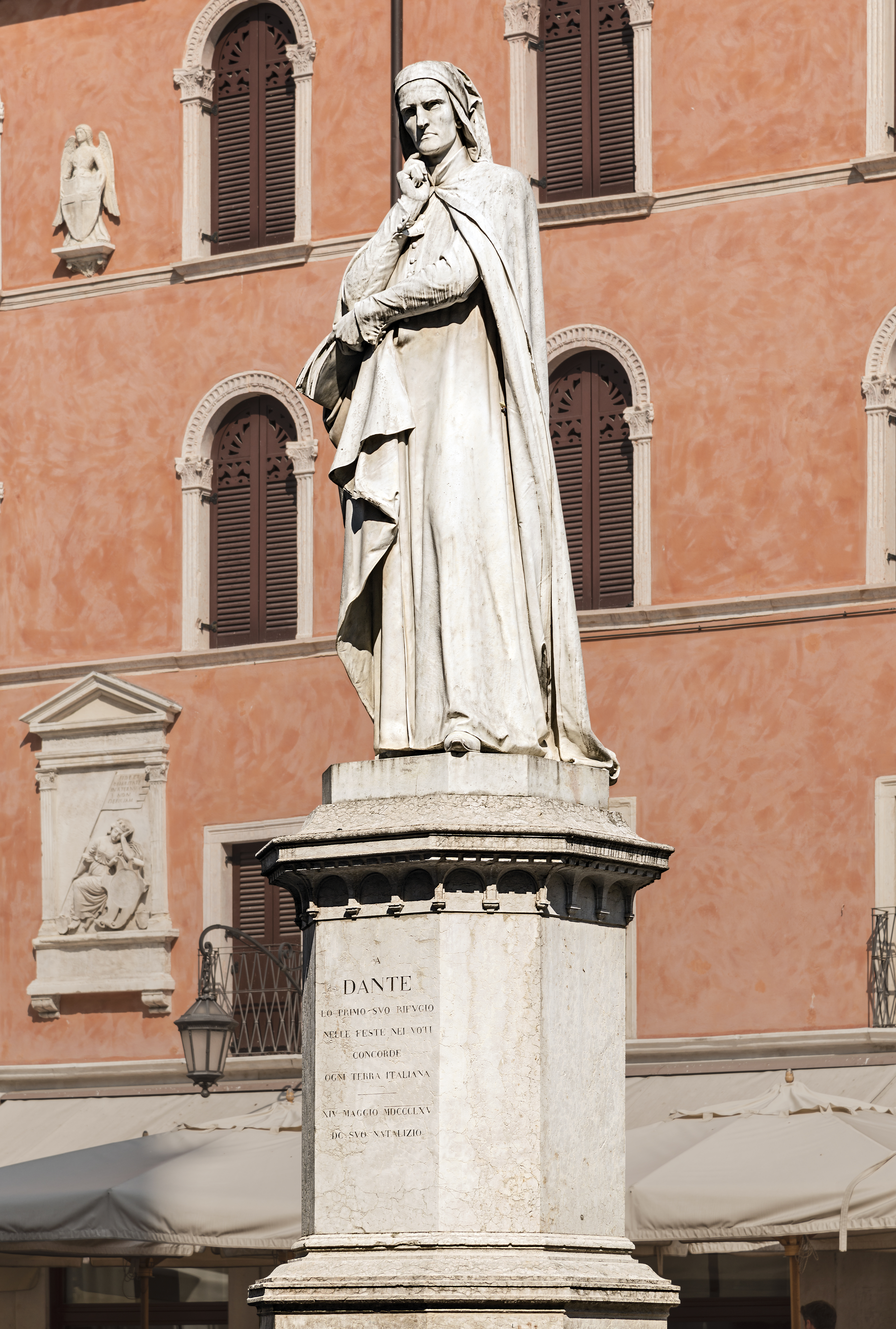 Joke 57: The elegant reply of the Florentine poet Dante | Facetia LVII: Responsio elegans dantis poete florentini
